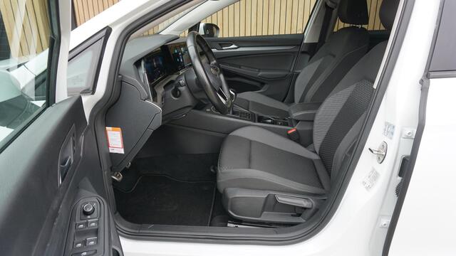 Volkswagen GOLF 1.5 TSI 131PK 5Drs *Black Style* IQ Light A-Camera Virtual Stoel & Stuurverwarming Adaptive Cruise 18inch LM *Sfeerverlichting*