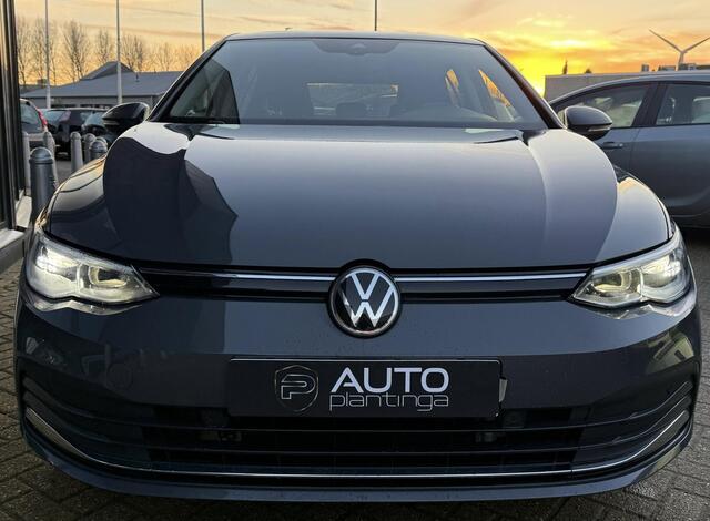 Volkswagen GOLF 1.5 TSI Style 131PK | DEALERONDERHOUDEN | NL AUTO | Zeer Nette Staat | 2e Eigenaar | Achteruitrijcamera | Massage Stoelen | Cruise Control Adaptief | Full-LED koplampen | 2 Sleutels |