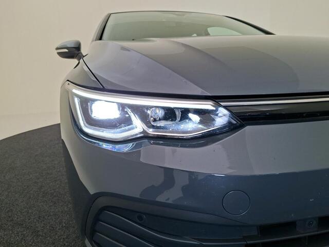 Volkswagen GOLF 1.5 TSI Life Business / Navigatie / Parkeersensoren / Trekhaak afn. / LED verlichting / Clima / El verst. stoelen TRANS