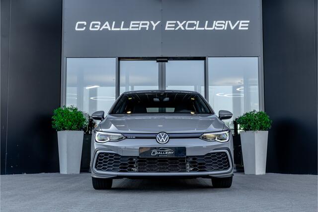 Volkswagen GOLF 1.4 eHybrid Style - Panorama | Elek. Trekhaak | Camera | ACC