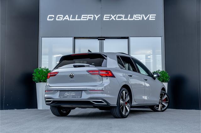 Volkswagen GOLF 1.4 eHybrid Style - Panorama | Elek. Trekhaak | Camera | ACC