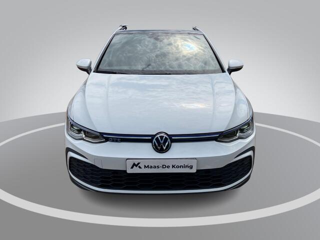 Volkswagen GOLF 1.4eHybrid 180kW/245PK GTE · Panoramadak · Navigatie · Apple/Android Car Play · Stoelverwarming · Dodehoeksensoren ·