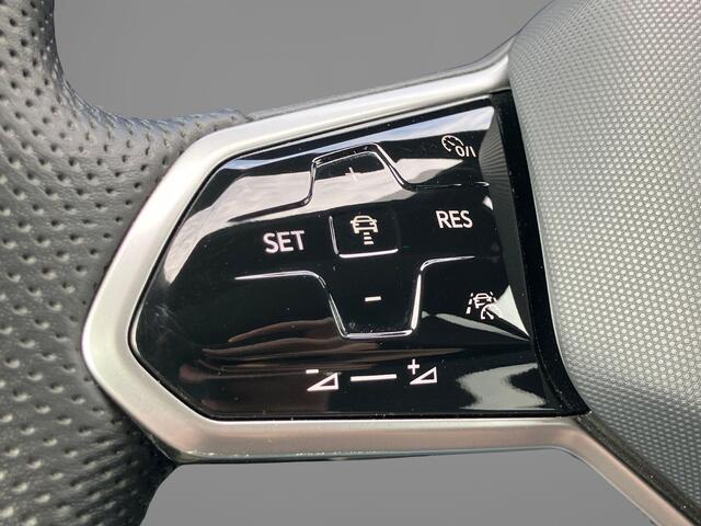 Volkswagen GOLF 1.4eHybrid 180kW/245PK GTE · Panoramadak · Navigatie · Apple/Android Car Play · Stoelverwarming · Dodehoeksensoren ·