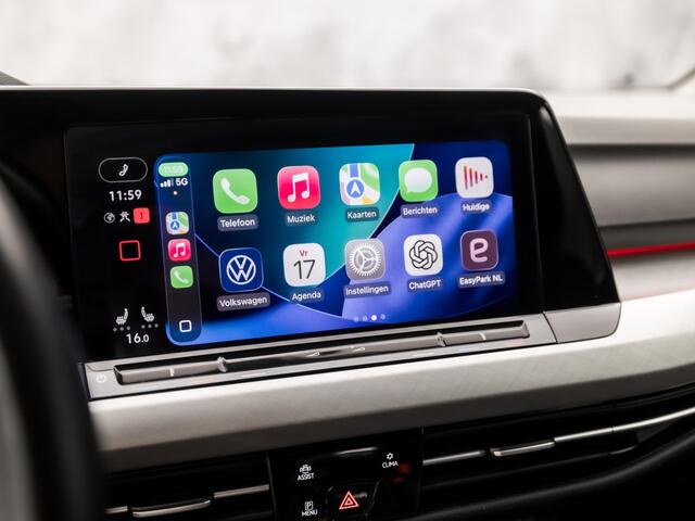 Volkswagen GOLF Variant 1.0 TSI Life Sport (APPLE CARPLAY, GROOT NAVI, STUUR/STOELVERWARMING, MEMORY SEAT, GETINT GLAS, SPORTSTOELEN, ALCANTARA, PARKEERSENSOREN, NIEUWSTAAT)