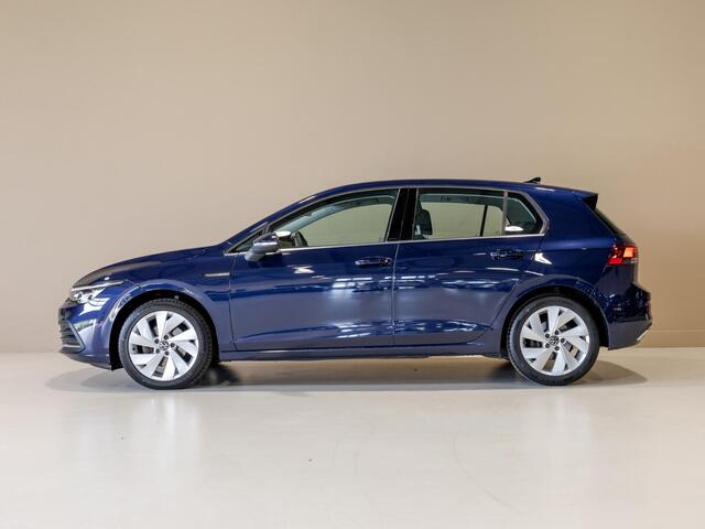 Volkswagen GOLF 1.5 eTSI R-Line Business+ 150pk / Dodehoek detectie / Elektrisch verstelbare stoelen met geheugen / Achteruitrijcamera / Stoelverwarming / Apple carplay /