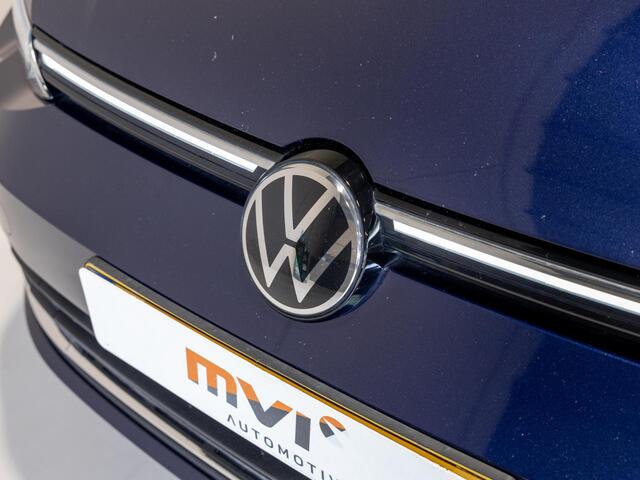 Volkswagen GOLF 1.5 eTSI R-Line Business+ 150pk / Dodehoek detectie / Elektrisch verstelbare stoelen met geheugen / Achteruitrijcamera / Stoelverwarming / Apple carplay /