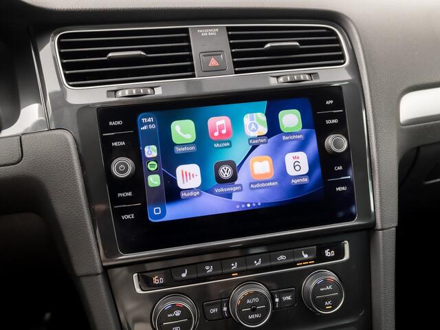 Volkswagen GOLF 1.0 TSI Sportline Automaat (APPLE CARPLAY, GROOT NAVI, CLIMATE, STOELVERWARMING, SPORTSTOELEN, GETINT GLAS, PARKEERSENSOREN, CRUISE, NIEUWSTAAT)
