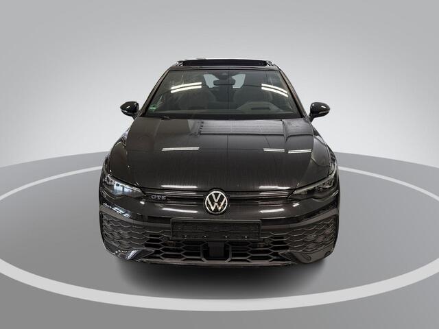 Volkswagen GOLF 1.5 eHybrid 272pk DSG GTE · Panoramadak · Leder · Wegklapbare Trekhaak · Stoelventilatie · Camera · Dodehoek Detectie · 18'' Inch · Garantie t/m 30-0-2030 of 100.000km