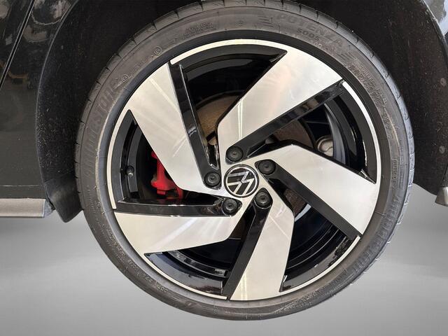 Volkswagen GOLF 1.5 eHybrid 272pk DSG GTE · Panoramadak · Leder · Wegklapbare Trekhaak · Stoelventilatie · Camera · Dodehoek Detectie · 18'' Inch · Garantie t/m 30-0-2030 of 100.000km