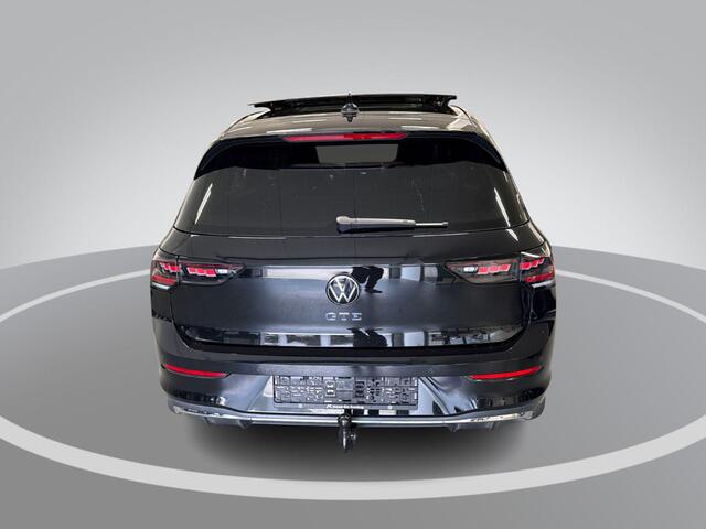 Volkswagen GOLF 1.5 272pk DSG eHybrid GTE · Panoramadak · Wegklapbare Trekhaak · Camera · Apple/Android Car Play · 18'' Inch · Garantie t/m 16-10-2030 of 100.000km