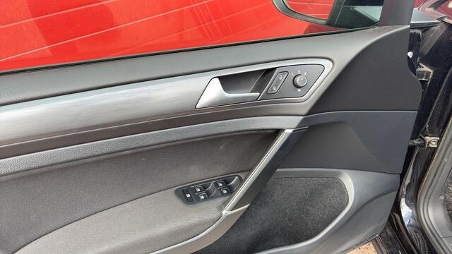 Volkswagen GOLF 1.0 TSI Comfortline NAVI / CLIMA / CARPLAY / PDC / BLUETOOTH / ACC / NL-AUTO