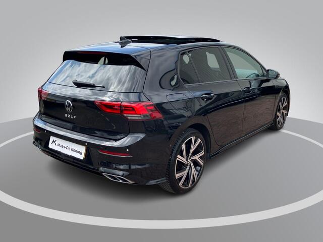 Volkswagen GOLF 1.5TSI 96KW/130PK R-Line Business · Panoramadak · Camera · Apple/Android Car Play · Stoel & Stuurverwarming · Navigatie · LED ·