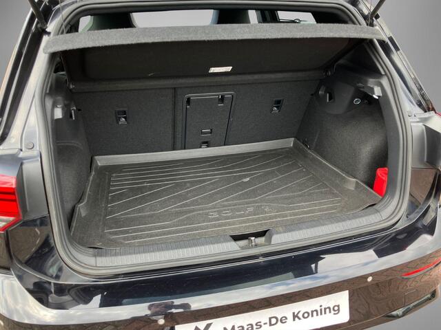 Volkswagen GOLF 1.5TSI 96KW/130PK R-Line Business · Panoramadak · Camera · Apple/Android Car Play · Stoel & Stuurverwarming · Navigatie · LED ·