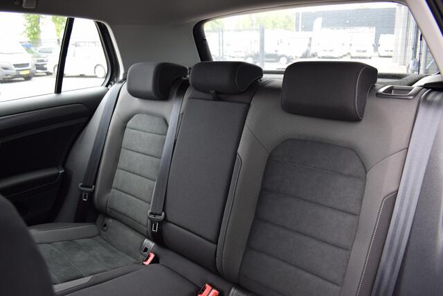 Volkswagen GOLF 1.0 TSI Trendline | Apple CarPlay | ACC | Airco | Sportstoelen