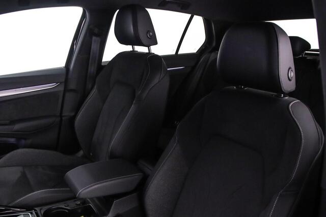 Volkswagen GOLF 50 Edition 1.5 TSI eHybrid 204pk DSG Automaat Trekhaak, Adaptive cruise control, Achteruitrijcamera, LED koplampen, Navigatie, Stoelverwarming