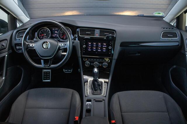 Volkswagen GOLF 1.0 TSI Highline SOUND ACC CARPLAY STOELVERWARMING
