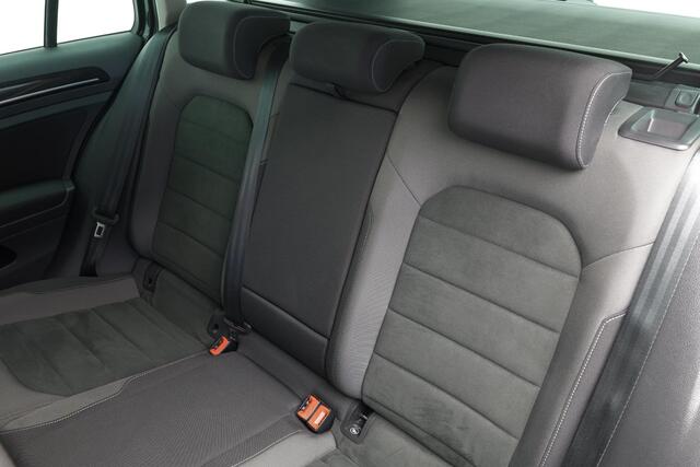 Volkswagen GOLF 1.5 TSI Highline Business R |Massage|Carplay|Navi|LED|