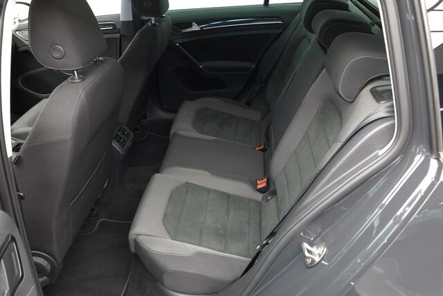 Volkswagen GOLF 1.5 TSI Highline Business R |Massage|Carplay|Navi|LED|
