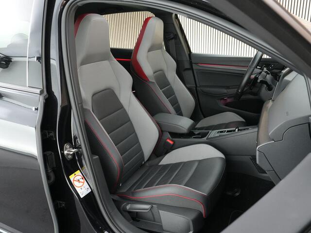 Volkswagen GOLF GTI Clubsport 2.0 300pk TSI |panoramadak|Nürburgring mode|Harman & Kardon|DCC|ACC|IQ Light|memory|stoelverwarming & verkoeling|head-up|Apple Carplay|parkeercamera|19" LMV|