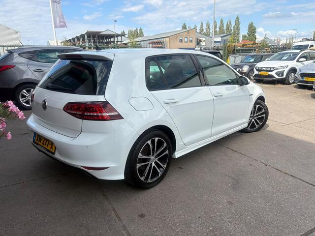Volkswagen GOLF 1.4 TSI Connected Series DSG, clima, cruise, pdc, stoelverwarming