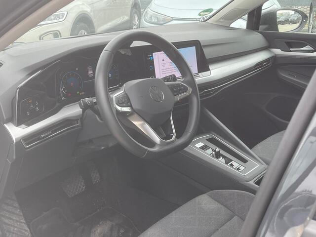 Volkswagen GOLF 1.5 eTSI 130PK DSG Life / Panoramadak / Trekhaak / Digital Cockpit Pro / App Connect / 17'' LMV / VW