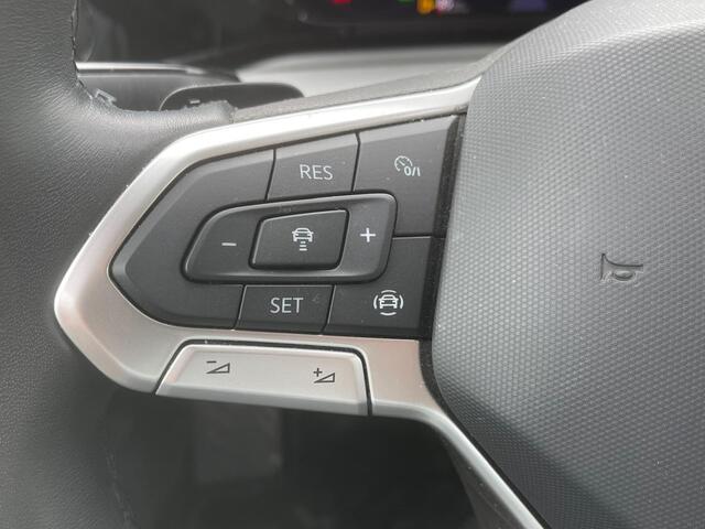 Volkswagen GOLF 1.5 eTSI 130PK DSG Life / Panoramadak / Trekhaak / Digital Cockpit Pro / App Connect / 17'' LMV / VW