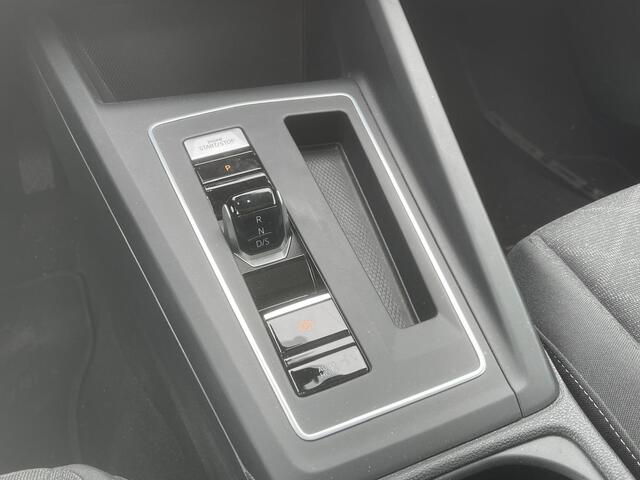 Volkswagen GOLF 1.5 eTSI 130PK DSG Life / Panoramadak / Trekhaak / Digital Cockpit Pro / App Connect / 17'' LMV / VW