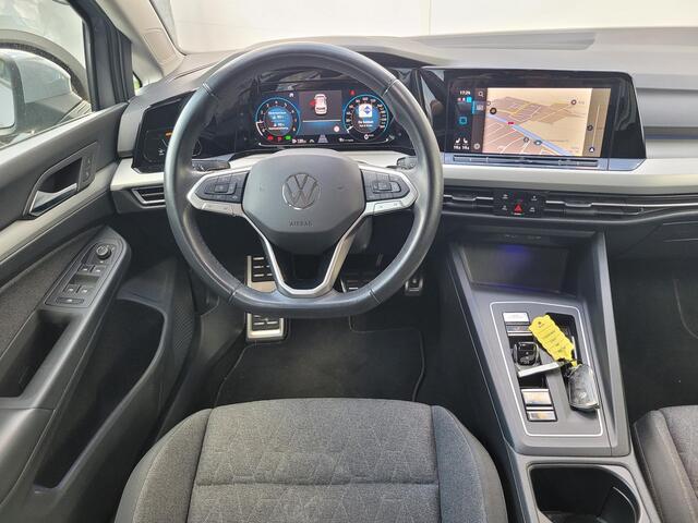 Volkswagen GOLF 1.5 eTSI Life Business | Navigatie | Winter Pack | Digital Cockpit | Dealer Onderhouden