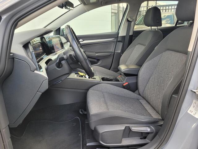 Volkswagen GOLF 1.5 eTSI Life Business | Navigatie | Winter Pack | Digital Cockpit | Dealer Onderhouden