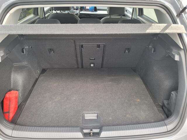 Volkswagen GOLF 1.5 eTSI Life Business | Navigatie | Winter Pack | Digital Cockpit | Dealer Onderhouden