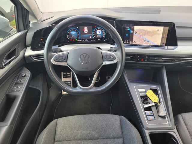 Volkswagen GOLF 1.5 eTSI Life Business | Navigatie | Winter Pack | Digital Cockpit | Dealer Onderhouden