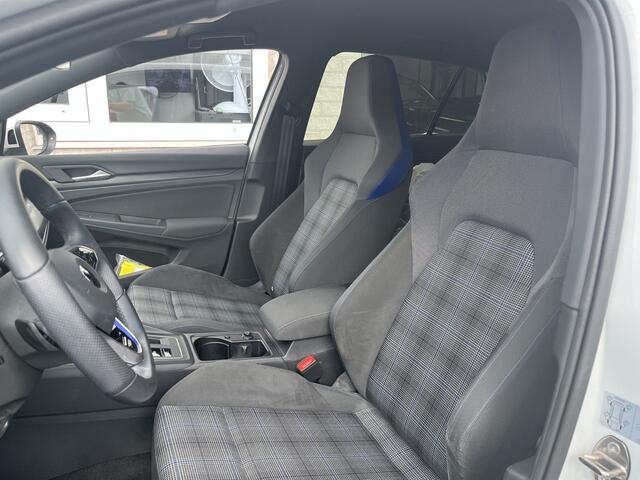 Volkswagen GOLF 1.4 eHybrid GTE / AUTOMAAT/ 245 PK/ KEYLESS/ CRUISE/ APP-CONNECT/ NAVI/ CLIMATE/ STOELVERWARMING/ PARK. SENSOREN + CAMERA/ DAB