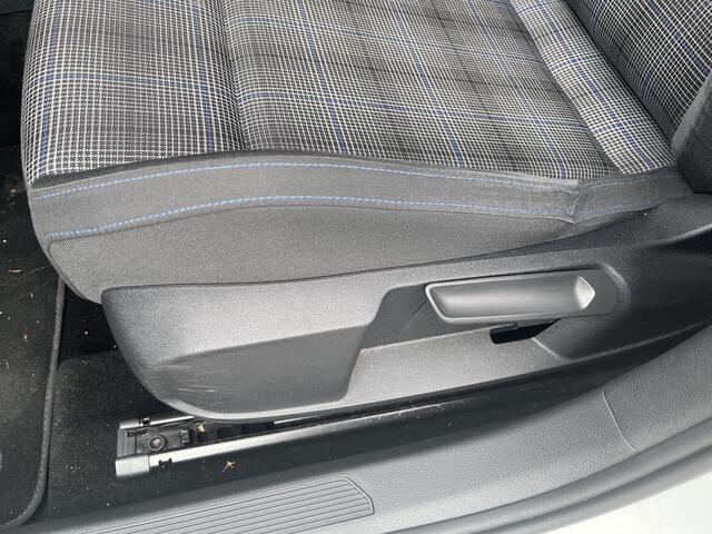 Volkswagen GOLF 1.4 eHybrid GTE / AUTOMAAT/ 245 PK/ KEYLESS/ CRUISE/ APP-CONNECT/ NAVI/ CLIMATE/ STOELVERWARMING/ PARK. SENSOREN + CAMERA/ DAB
