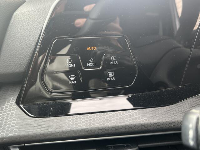 Volkswagen GOLF 1.4 eHybrid GTE / AUTOMAAT/ 245 PK/ KEYLESS/ CRUISE/ APP-CONNECT/ NAVI/ CLIMATE/ STOELVERWARMING/ PARK. SENSOREN + CAMERA/ DAB