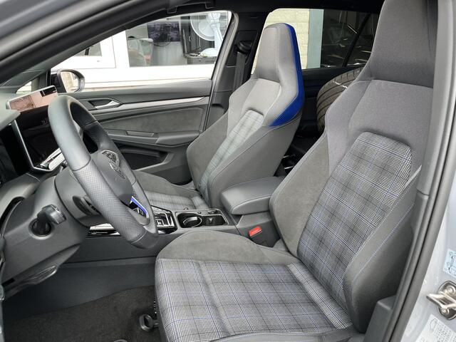 Volkswagen GOLF 1.5 eHybrid GTE / GARANTIE TM 08-2030/ 272 PK/ AUTOMAAT/ PANO/ KEYLESS/ CRUISE/ NAVI/ APP-CONNECT/ PARK. SENSOREN/ 360 CAMERA/ HEAD-UP/ STUUR-STOELVERWARMING