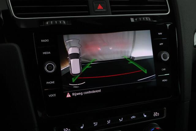 Volkswagen GOLF 1.0 TSI 110pk DSG R-Line Highline Trekhaak LED Camera Virtual cockpit Adaptive cruise Stoelverwarming