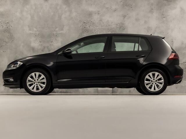 Volkswagen GOLF 1.0 TSI Sportline (APPLE CARPLAY, GROOT NAVI, ALCANTARA, DYNAMISCHE KNIPPERLICHTEN, SPORTSTOELEN, STOELVERWARMING, ADAPTIVE CRUISE, PARKEERSENSOREN, NIEUWSTAAT)