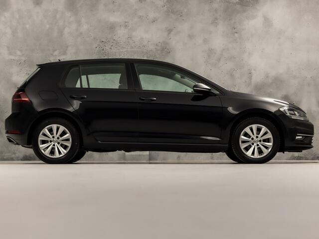 Volkswagen GOLF 1.0 TSI Sportline (APPLE CARPLAY, GROOT NAVI, ALCANTARA, DYNAMISCHE KNIPPERLICHTEN, SPORTSTOELEN, STOELVERWARMING, ADAPTIVE CRUISE, PARKEERSENSOREN, NIEUWSTAAT)