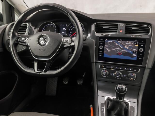 Volkswagen GOLF 1.0 TSI Sportline (APPLE CARPLAY, GROOT NAVI, ALCANTARA, DYNAMISCHE KNIPPERLICHTEN, SPORTSTOELEN, STOELVERWARMING, ADAPTIVE CRUISE, PARKEERSENSOREN, NIEUWSTAAT)