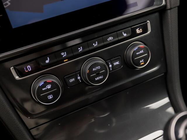 Volkswagen GOLF 1.0 TSI Sportline (APPLE CARPLAY, GROOT NAVI, ALCANTARA, DYNAMISCHE KNIPPERLICHTEN, SPORTSTOELEN, STOELVERWARMING, ADAPTIVE CRUISE, PARKEERSENSOREN, NIEUWSTAAT)