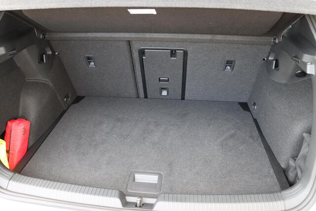 Volkswagen GOLF 1.5 eTSI R-Line Edition 150pk DSG7