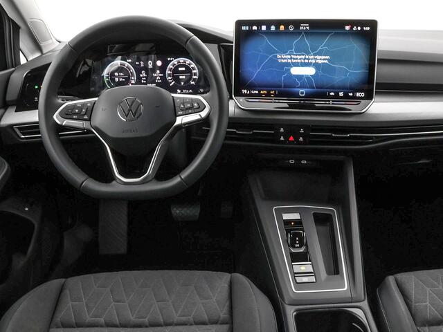 Volkswagen GOLF Life Edition 1.5 eHybrid 204 PK 6 versn. DSG · Draadloze telefoonlader · Achteruitrijcamera · Prijs is inclusief inruilpremie · MEGA SALE