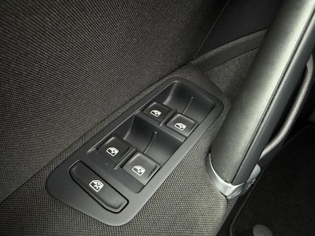 Volkswagen GOLF 1.0 TSI Comfortline ?Navigatie ?Apple Carplay & Android Auto ?Adapt. Cruise ?Parkeersensoren ?Lichtmetaal