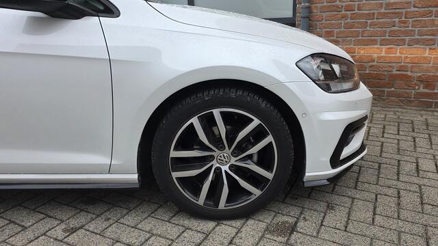 Volkswagen GOLF 1.0 TSI Highline R-Line 115pk Navi, Camera, PDC, Panoramadak, Led, ACC