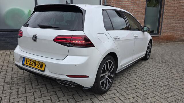 Volkswagen GOLF 1.0 TSI Highline R-Line 115pk Navi, Camera, PDC, Panoramadak, Led, ACC