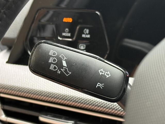 Volkswagen GOLF 1.5 TSI R-Line Edition 150PK Sfeer Verlichting l LED l Camera l Stoelverwarming l