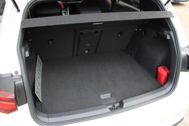 Volkswagen GOLF 2.0 TSI GTI 245PK | Panoramadak | Stoel- en stuurverwarming | Dodehoekdetectie | Adaptieve Cruise Control | Sfeerverlichting
