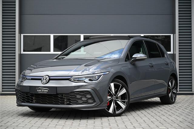 Volkswagen GOLF 1.4 GTE 245 PK / PANO / IQ LIGHTS / HEAD UP DISPLAY / CAMERA / BLIND SPOT / TREKHAAK / HEXAGON LED / 18"