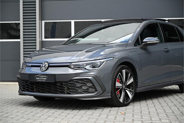 Volkswagen GOLF 1.4 GTE 245 PK / PANO / IQ LIGHTS / HEAD UP DISPLAY / CAMERA / BLIND SPOT / TREKHAAK / HEXAGON LED / 18"