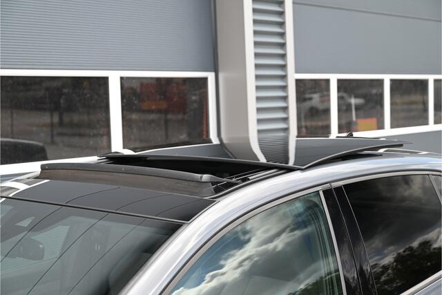 Volkswagen GOLF 1.4 GTE 245 PK / PANO / IQ LIGHTS / HEAD UP DISPLAY / CAMERA / BLIND SPOT / TREKHAAK / HEXAGON LED / 18"